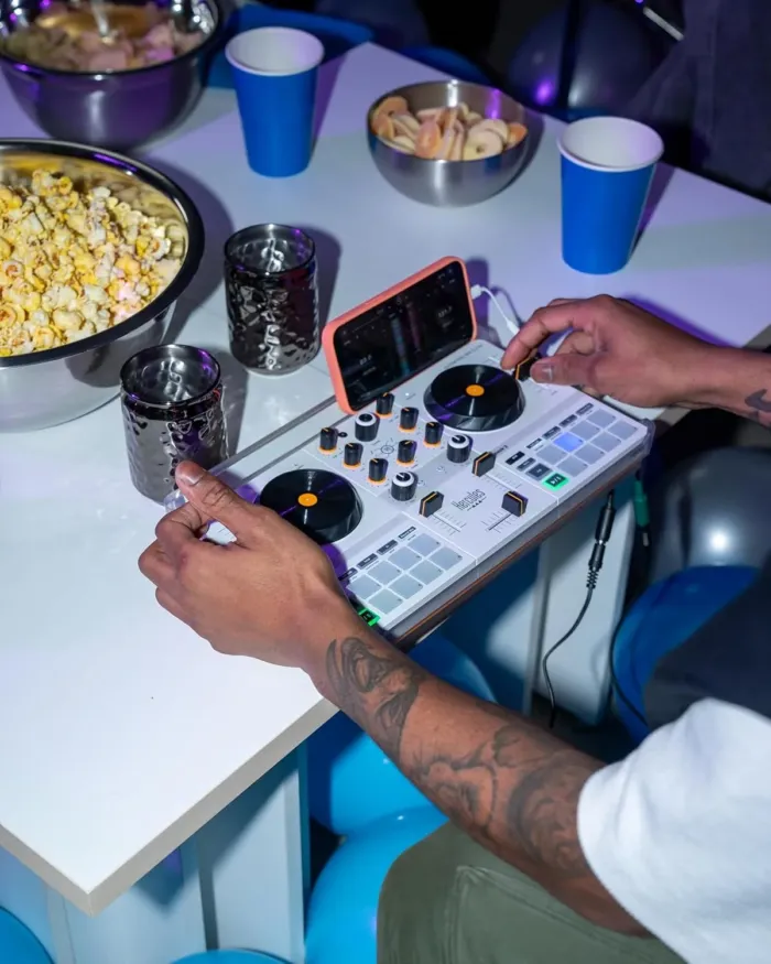 Hercules DJControl Mix Ultra – Mobile DJ Controller for Smartphones (iOS/Android) - Image 3